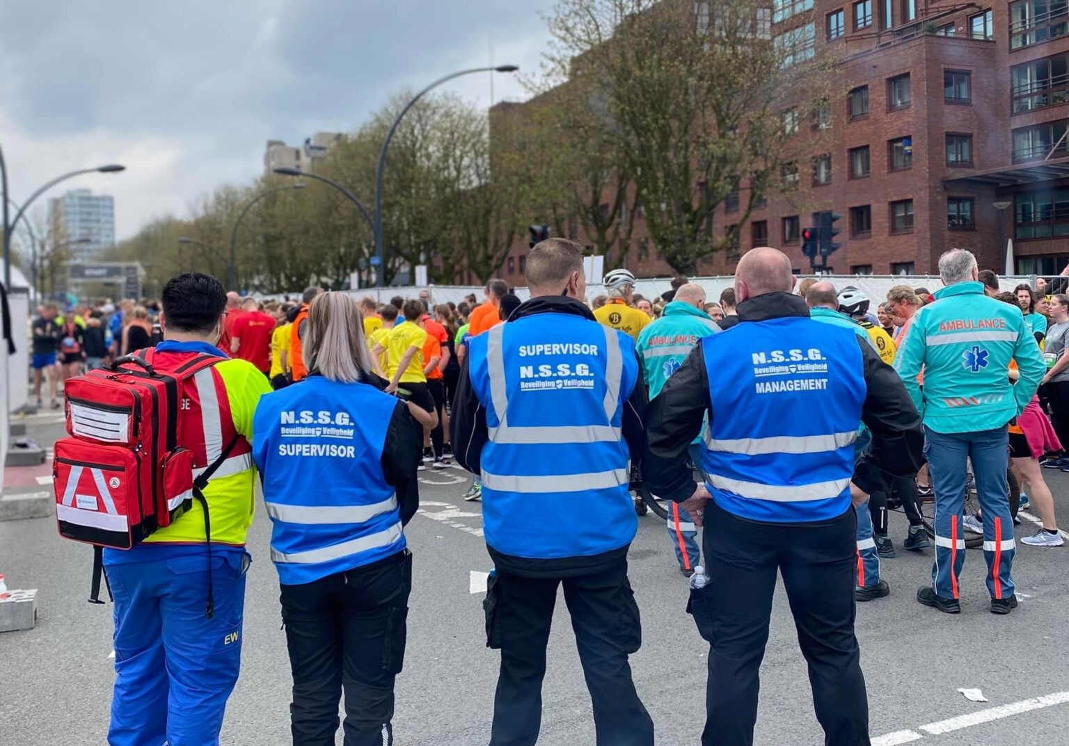 Verpleegkundige en beveiligers